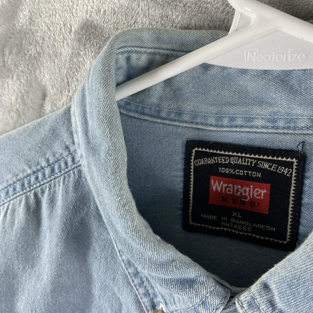 Wrangler Hero Shirt Mens XL Chambray Button Down Work Cotton Faded Blue Pocket